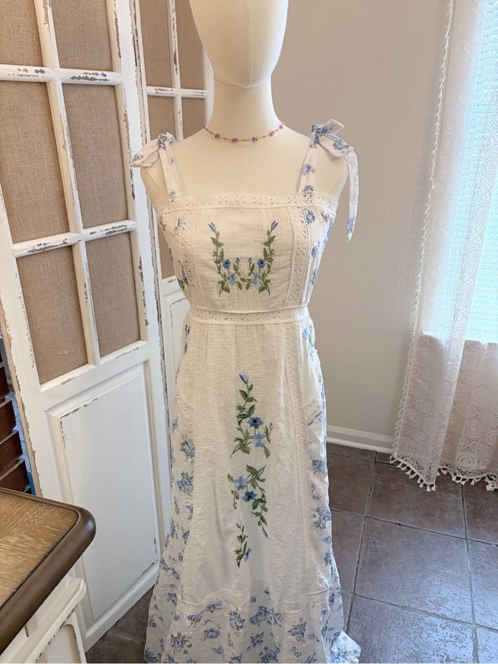 NWT Altar’d State White Blue Floral Lace Tie Strap Cottagecore Maxi Dress M - Picture 2 of 7